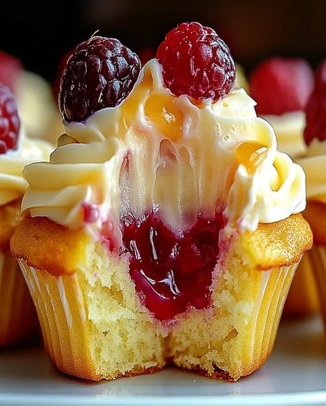 Raspberry Lemon Cupcakes | Tangy & Sweet Recipe Delight Raspberry Lemon Cupcakes, Raspberry Cupcake Recipes, Optimal Recipes, Lemon Heaven, Lemon Raspberry Cupcakes, Salad Cake, Raspberry Cupcakes, Fall Cupcakes, Homemade Recipes Dessert