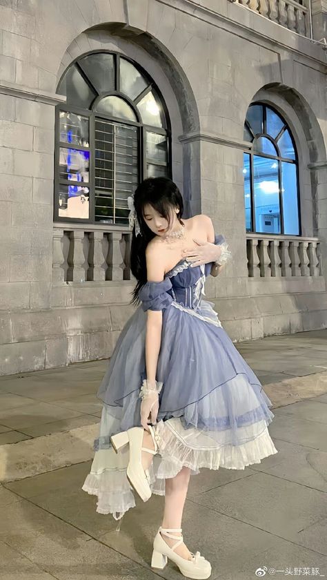 Fotografi Fesyen, Pretty Blue Dress, Looks Pinterest, Cute Dress Outfits, Pretty Prom Dresses, Fairytale Dress, Fantasy Dress, Fairy Dress, Really Cute Outfits