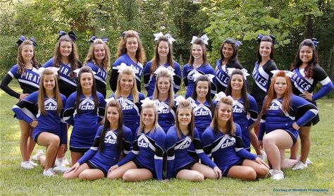 Cheerleaders Picture Ideas, Cheer Team Poses Group Shots, Team Cheer Pictures, Cheer Photoshoot Poses Group, Cheer Team Photos Group Pictures, Cheer Team Pictures Poses Group Shots, Cheer Team Photos, Cheer Team Pictures Poses, Group Cheer Pictures