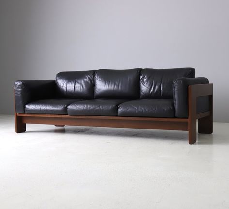 Listed on VNTG.com: 'Bastiano' sofa in black leather & walnut by Tobia Scarpa for Gavina, 1970s | #vntg #vintage Tobia Scarpa, Teak Coffee Table, Table Storage, Leather Sofa, Vintage Design, Vintage Designs, Teak, Brown Leather, Mid-century Modern