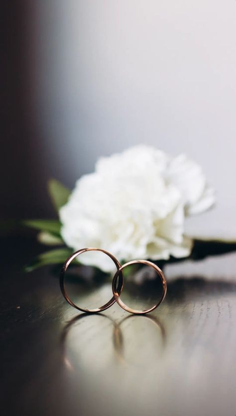 Wedding Rings Wallpaper, Wedding Accessories Pictures, Foto Cincin Aesthetic, Couple Ring Photography, Wedding Astethic Picture, Wedding Ring Picture Ideas, Engagement Rings Photography, Engagement Rings Photos, Wedding Asthetic Picture