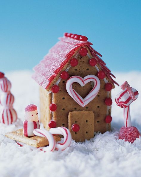 Graham Cracker Gingerbread, Graham Cracker House, Graham Cracker Gingerbread House, Cookie Cottage, Cracker House, Gingerbread House Parties, Gingerbread House Designs, Cookie House, Gingerbread House Decorations