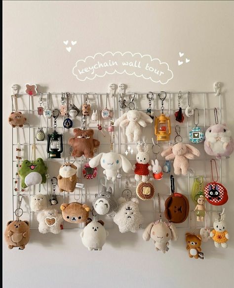 Keychains Sanrio, Ikea Display, Keychain Wall, Animal Crossing Cute, Merchandise Tags, Cute Keychains, Keychain Display, Room Aesthetics, Pinterest Room Decor