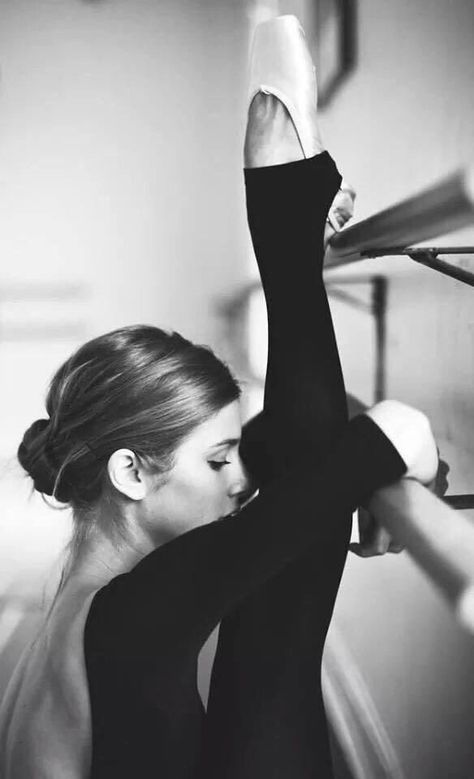 Ballerina Stretches, Rudolf Nureyev, Camille Styles, Ballet Inspiration, Ballet Barre, Dance Like No One Is Watching, Swing Dancing, Chair Yoga, Ballet Photos