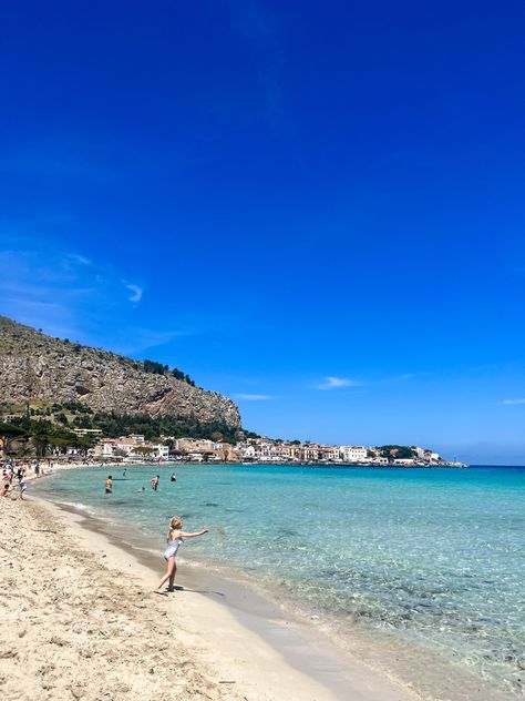 Palermo Sicily Beach, Palermo Sicily Aesthetic, Palermo Beach, Mondello Beach, Sicily Beach, Palermo Sicily, Sicily Italy, Aesthetic Travel, Italy Photo