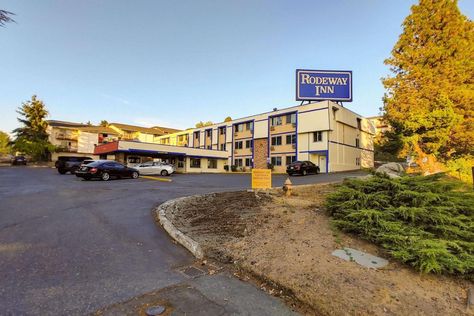 Rodeway Inn Seatac is located in SeaTac city, Washington state, USA. Laurel Park, Places In Usa, Inn Hotel, Airport Transportation, Space Flight, Tourist Places, Famous Places, Best Sites, Historical Place