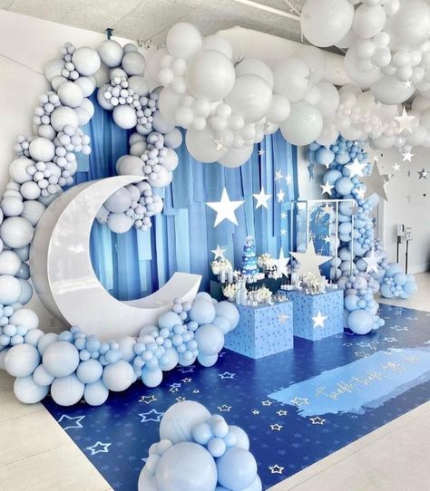 Baby Shower Decoracion, Moon Baby Shower Theme, Theme Bapteme, Idee Babyshower, Baby Birthday Decorations, Baby Boy 1st Birthday Party, Baby Shower Deco, Twinkle Twinkle Baby Shower, Moon Baby Shower