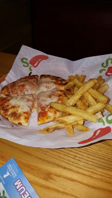 Pizza and French fries "Chile's Restaurant" Fries Snapchat Story, Pizza Loaded Fries, Pizza And Fries Aesthetic, Chicken Fingers And Fries Aesthetic, Burger King Chicken Fries, Bday Hair, Pizza Fries, French Fries, Pizza