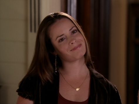 Holly - Piper Halliwell Piper Charmed, Piper Halliwell, Charmed Tv Show, Beverly Hills Chihuahua, Charmed Tv, Holly Marie Combs, Holly Marie, Derek Hale, Katherine Pierce