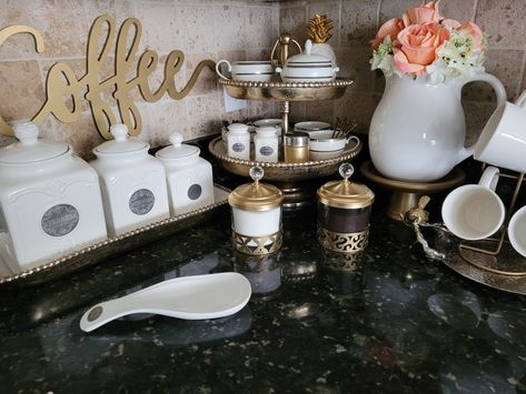 Coffee Bar Ideas Black, Coffee And Tea Bar Ideas, Glam Coffee Bar Ideas, Tea Bar Ideas, Bars In Kitchen, Glam Coffee Bar, Coffee And Tea Bar, Mini Cafeteria, Kitchen Glam