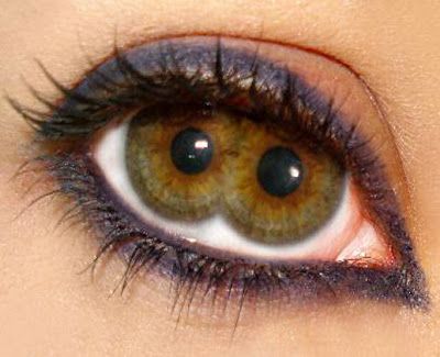 The Pupula duplex is a medical oddity that is characterized by having two irises/pupils in each eyeball. Pupula duplex is Latin for “double pupil”. Photos Of Eyes, Look Into My Eyes, Unusual Things, Weird Pictures, Weird And Wonderful, Pretty Eyes, Eye Art, An Eye, Cool Eyes