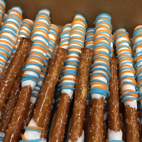 Bluey Theme Candy Table, Blippi Treat Table, Bluey Theme Chocolate Covered Strawberries, Bluey Party Dessert Table, Food Ideas For Bluey Party, Bluey Theme Rice Krispies, Bluey Birthday Treat Table, Bluey Themed Desserts, Bluey Party Desserts