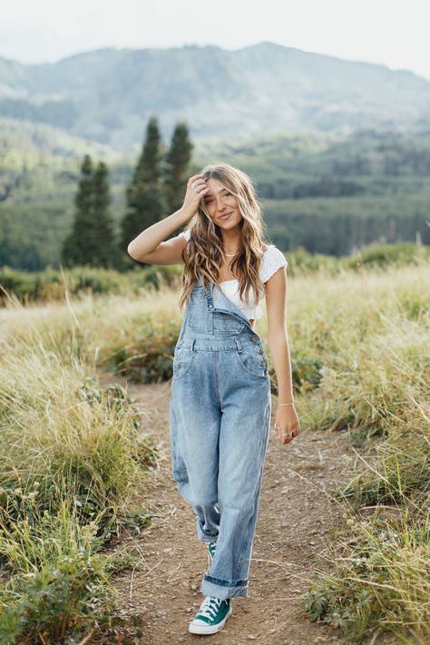 summer photoshoot inspo, summer senior pictures, senior portraits, senior photos, senior picture inspiration, summer aesthetic, mountain vibes, aesthetic, park city utah, park city wedding photographer, park city engagement photographer, mountain photoshoot, photoshoot inspiration,  wildflowers, sunset field photoshoot, sunset golden hour, golden hour photoshoot, golden field, mountain flower photos, inspiraiton, inspo, summer sunset pictures, summer sunset vibes, fall in the mountains, portrait March Senior Pictures, Summer Senior Pictures Outfits Jeans, Senior Pictures With Overalls, Senior Photos Overalls, Senior Pictures Outfits Overalls, Senior Picture Overalls, Overalls Outfit Senior Pictures, National Park Senior Pictures, Senior Picture Ideas Dirt Road