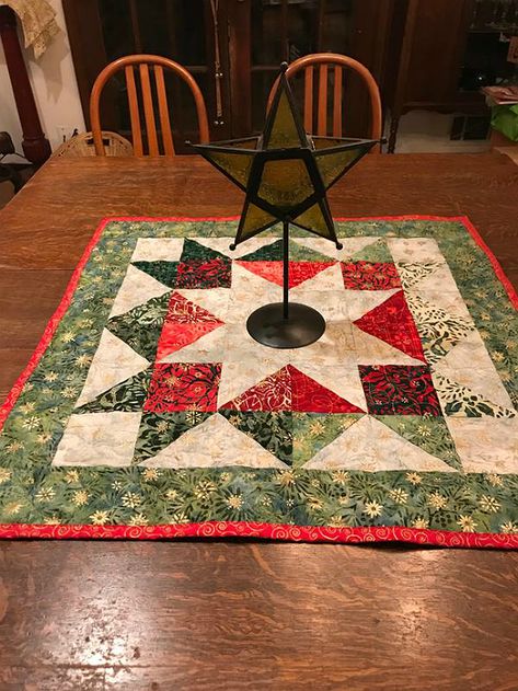 Table Topper Star, Christmas Table Quilted Centerpieces, Quilted Christmas Wall Hangings Patterns Free, Quilt Table Toppers Patterns, Christmas Tablerunners Quilted, Christmas Table Runners Quilted Patterns, Christmas Wall Quilt, Quilted Christmas Table Toppers, Square Table Topper Patterns