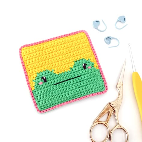 Frog Crochet Granny Square, Frog Granny Square Pattern, Crochet Tapestry Square, Pixel Crochet Projects, Crochet Frog Square, Aesthetic Free Crochet Patterns, Crochet Frog Coaster Pattern Free, March Crochet Projects, Frog Coaster Crochet