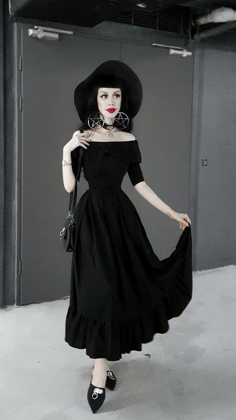 Gothic Fashion Vintage, 50s Goth Fashion, Retro Goth Outfits, Goth Tea Party Outfit, 1940s Goth, Gothic Office Outfit, Adult Goth Fashion, 1950s Goth, Elegant Goth Outfits