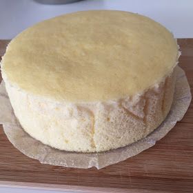 Steamed vanilla cake is an easy to prepare cake which can be "transformed" into other flavour cake simply by adding creams, spreads, ... Steamed Sponge Cake Recipe, Cake Steamer, Steam Cake Recipe, Steam Oven Recipes, Easy Vanilla Cake Recipe, Cheesecake Tarts, Fruity Cake, Bake Cakes, Vanilla Sponge Cake