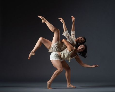 Dance Duet Poses, Two Women Dancing, Dance Duet, Dancers Pose, Dance Motivation, Women Dancing, Dance Picture Poses, Dance Photo Shoot, Dancer Photography