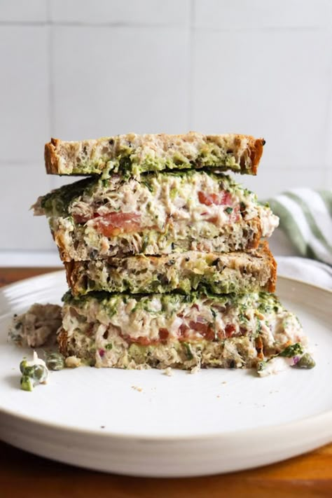 Tunacado Sandwich Recipe (Joe & the Juice Copycat) Joe And Juice Tunacado, Healthy Filling Lunches, High Protein Sandwiches, Healthy Filling Lunch, Tunacado Sandwich, College Dinner, Joe Wicks Recipes, Vegan Drinks Healthy, Chicken Pesto Pasta Salad