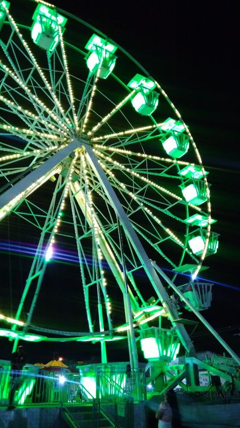 Green giant wheel view aesthetic #rollercoaster #wallpaper #fun #park #places #lockscreen #aesthetic #view #green #giantwheel Theme Park Wallpaper, Rollercoaster Wallpaper, Giant Wheel Aesthetic, Green Ferris Wheel, Aesthetic Rollercoaster, Rollercoaster Aesthetic, Kv Rose, Ac Villager, Wheel Aesthetic