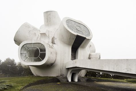 Gallery of Futuristic Architecture of the 70s: Photographs of a Modern World with a Twist of Science Fiction - 3 Retro Futurism Architecture, Antonio Sant Elia, 1970s Architecture, Futurism Architecture, Gaudi Art, Futuristic Building, Unusual Buildings, Tadao Ando, Architectural Photographers