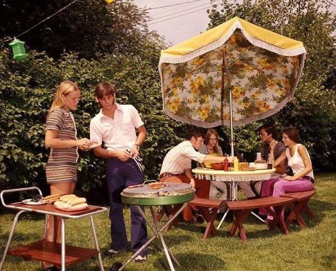 70s Picnic, Grilling Table, 70s Garden, Backyard Bbq Grill, Grill Table, Backyard Grilling, Lawn Furniture, Outdoor Aesthetic, Table Umbrella