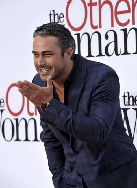 Taylor Kinney Shirtless, Romantic Kiss Gif, Taylor Kinney Chicago Fire, Taylor Jackson, Chicago Fire Department, Beautiful Love Images, Chicago Family, Taylor Kinney, Kevin Costner