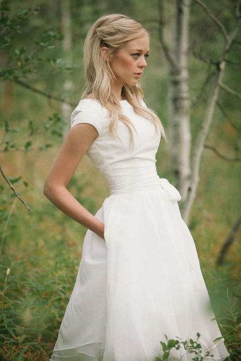 colin cowie short taffeta dress with pockets - Google Search Unconventional Wedding Dress, Unconventional Wedding, Wedding Dress With Pockets, Cute Wedding Dress, Modest Wedding, Casual Wedding Dress, Mod Wedding, Beauty Dress, Modest Wedding Dresses