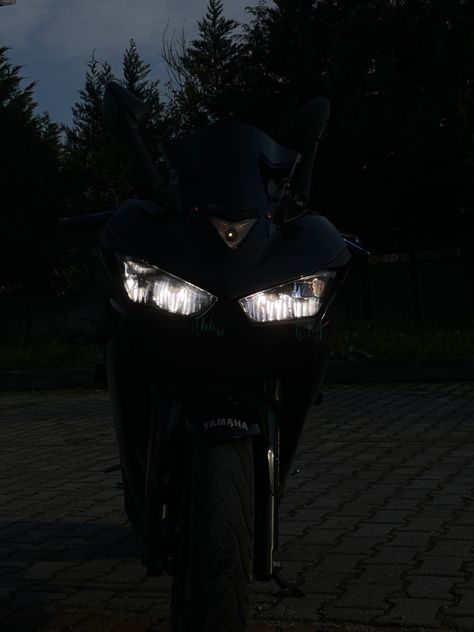 #r25 #yamaha #motor Motor R25, R25 Yamaha, Yamaha R25, Yamaha R3, Yamaha Motor, Car Stuff, Venom, Darth Vader, Bike