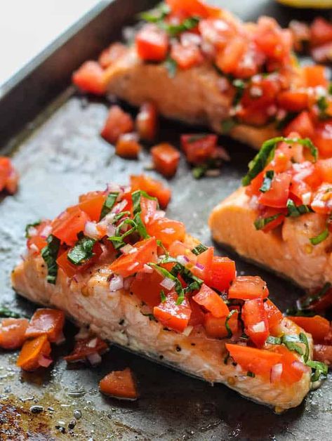 Tomato Basil Salmon, Basil Salmon, Grilled Salmon Recipes, Basil Recipes, Baked Salmon Recipes, Salmon Dishes, Roasted Salmon, Grilled Salmon, Tomato Basil