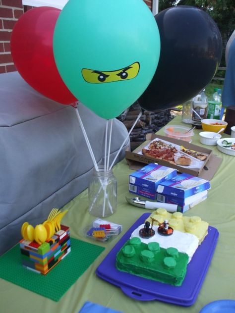 DIY Ninjago party supplies. Make your own Ninjago balloons. Print eyes and stick them on. Ninjago Balloons, Balloons Centerpieces, Lego Ninjago Party, Lego Ninjago Birthday, Ninjago Birthday Party, Lego Themed Party, Ninja Birthday Parties, Ninjago Birthday, Ninjago Party