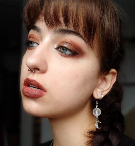 Grunge Makeup Looks Easy Grunge Eye Makeup, Everyday Grunge Makeup, 90’s Grunge Makeup, Goth Grunge Makeup, Grunge Makeup Looks, Emo Scene Makeup, Grunge Makeup Look, Grunge Eye Makeup, Grungy Makeup