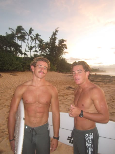 Surf Guys, Hawaii Men, Male Crush, Surfer Lifestyle, Surfer Guys, Life In Hawaii, Cute Laptop Wallpaper, Girly Pop, Ig Pics