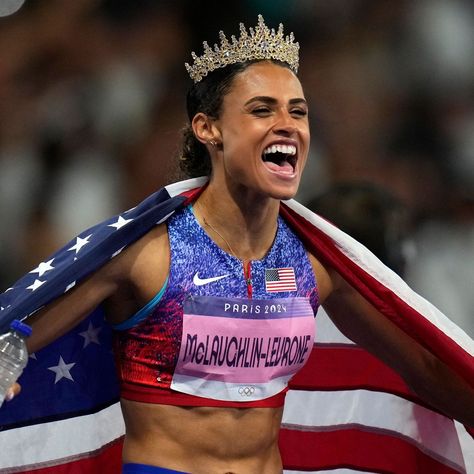 Sydney McLaughlin-Levrone Sets World Record at Paris Games - WSJ Sydney Mclaughlin-levrone, Sydney Mclaughlin, 400m Hurdles, Track Pictures, Track And Field Athlete, Partner Yoga, World Record, Running Motivation, Girl Swag