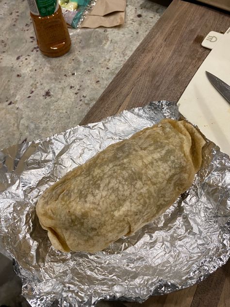 Chipotle Burrito Aesthetic, Burrito Aesthetic, Chipotle Inspired Recipes, Freakshakes Recipe, Chipotle Burrito, Chipotle Bowl, Soul Food Dinner, K Food, Food Babe