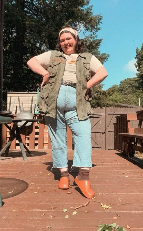 Crocs Style Dylan Crocs Outfit, Dylan Clog Crocs Outfit, Crocs Dylan Clog Outfit, Plus Size Hippie Outfits, Plus Size Nonbinary Fashion, Crocs Aesthetic Outfit, Nonbinary Outfits, Crocs Outfit Men, Dylan Clog