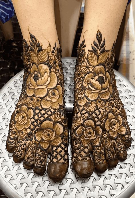 Mehndi Designs Legs Indian Weddings, Foot Mahendi Design Beautiful, Bridal Leg Mehandi Designs, Bridal Legs Mehndi Design, Leg Design Mehndi, Legs Mehndi Design Bridal, Bridal Leg Mehendi Designs, Mehndi Designs Foot, Legs Henna