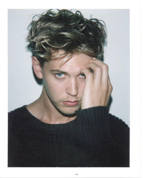 @austinbutler 's new hair (2017) Austin Butler Photoshoot, Austin Butler Tumblr, Austin Elvis, Austin Butler Elvis, The Carrie Diaries, Shannara Chronicles, Elvis Movies, Austin Butler, Favorite Picture