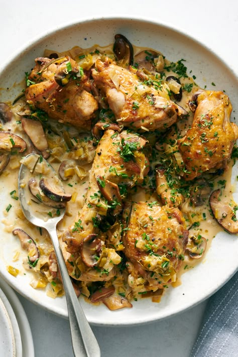 Chicken Leek Mushroom, Chicken Leek Mushroom Recipe, Braised Leeks Recipes, Mushroom Leek Pasta, Wine Braised Chicken, Braiser Recipes, Leek Chicken, Leeks Recipe, Creuset Recipes