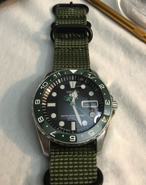 Seiko SNZF17 Sea Urchin (Modded) Seiko Skx007 Mod, Tactical Watch, Seiko Diver, Seiko Mod, Seiko Automatic, Seiko 5 Sports, Seiko 5, Mens Fashion Watches, Hand Watch