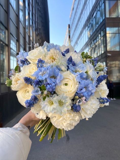 Hydrangeas Flower Arrangements, Flower Bouquet Ideas Floral Arrangements, Light Blue Flower Bouquet, August Wedding Bouquet, Baby Blue Bouquet, Unique Flower Bouquet, Blue And White Bouquet, Blue Flower Bouquet, Blue Flowers Bouquet