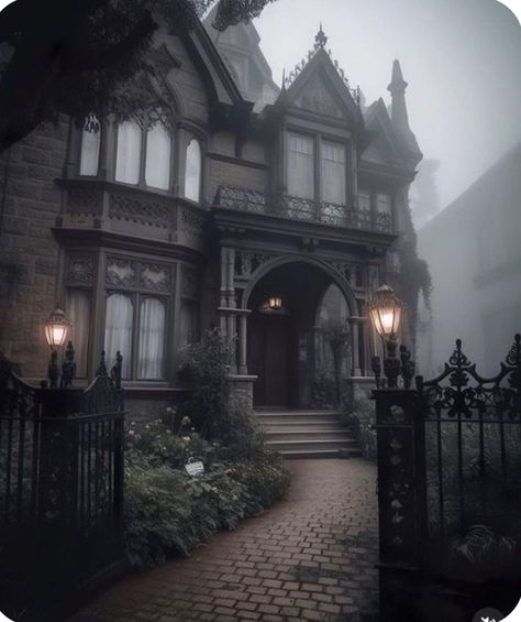 Vampire Apartment Aesthetic, Victorian Homes Dark, Witch House Aesthetic, Gothic Witch Aesthetic, Victorian Gothic House, Gothic Victorian House, Goth Architecture, Gothic Houses, Gothic Manor