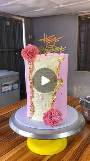 How To Do A Fault Line Cake, Two Tone Cake Decorating, Whipped Cream Cake Design Ideas, Fault Line Cake Design, Whipped Cream Cake Design, Fault Line Cakes, Fault Line Cake, Whipped Cream Cakes, Cake Wallpaper