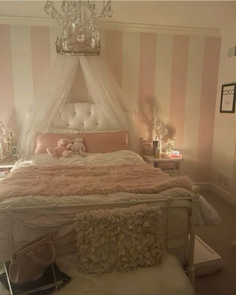 Dream Bedroom Inspiration, Classy Bedroom, Room Redesign, Princess Room, Girly Room, Dream House Rooms, Pretty Room, Dreamy Room, Bedroom Refresh