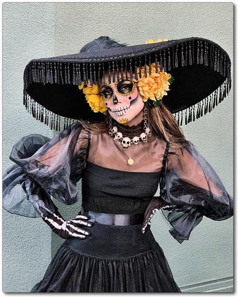 Day Of The Dead Outfit, Day Of Dead Costume, Catrina Costume, Sugar Skull Costume, Halloween Make-up Looks, Halloween 23, Frozen Costume, Bad Witch, Skeleton Costume