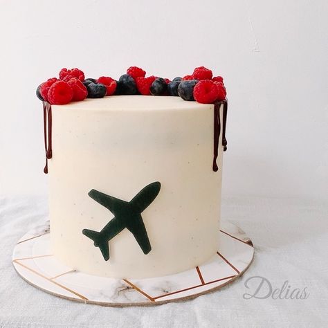 Airplane Cake Buttercream, Airplane Theme Cake, Plane Cake, Airplane Birthday Cakes, Airplane Cake, Travel Cake, Simple Cake Designs, Cakes For Men, Buttercream Cake