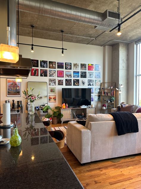 Apartment inspo Apartment Inspiration Industrial, Cement Apartment Interior Design, Urban Apartment Design, Modern Artsy Apartment, Mid Century Funky Living Room, Spanish Decor Apartment, Large Apartment Living Room Ideas, Cool Loft Apartments, New York Apartment Decorating