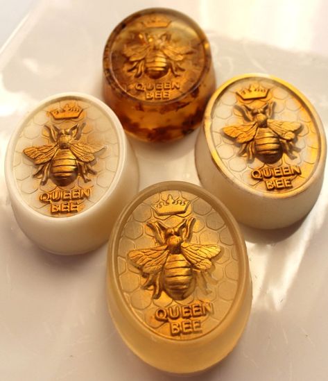 Bee Soap, Soap Packaging Design, Easy Soap Recipes, Aesthetic Health, Tattoo Health, Handmade Soap Recipes, Honey Packaging, Honey Shop, Pretty Soap