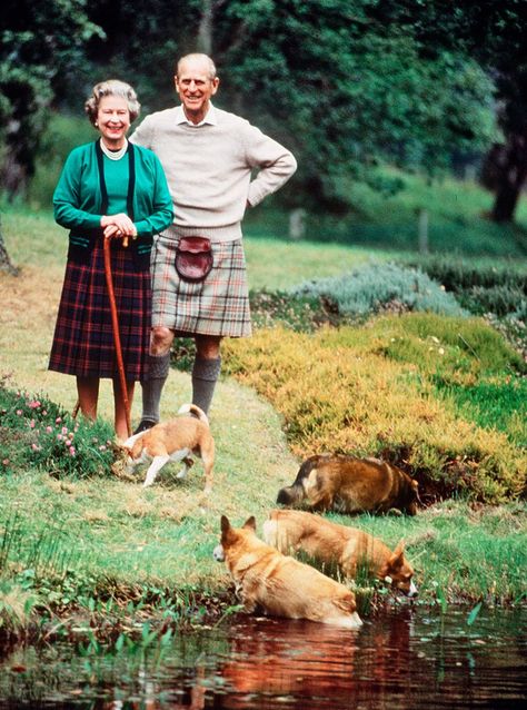 Queen Elizabeth Photos, Young Queen Elizabeth, Rainha Elizabeth Ii, Queen E, Hm The Queen, Royal Family England, Reine Elizabeth, Elisabeth Ii, Prince Phillip