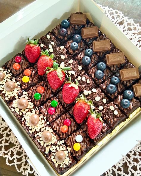 Assorted Brownies Brownie Tray Presentation, Birthday Brownies Decoration, Brownie Cake Design, Brownie Decorations, Brownies Decoration Ideas, Brownies Birthday Cake Ideas, Brownie Decoration, Brownie Decorating Ideas, Brownies Decoration